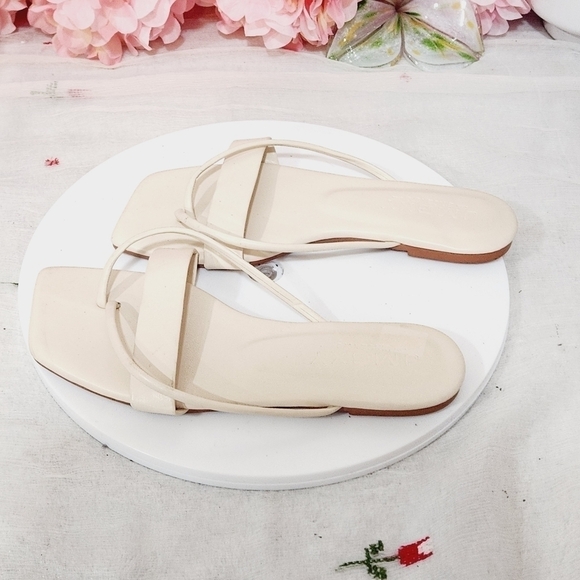 JMGXY Minimalist Thin Strap Thong Cream Sandals Size: 8 - Picture 4 of 12